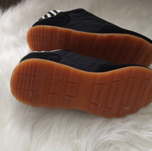 Sneakers - Picture 5 of 7